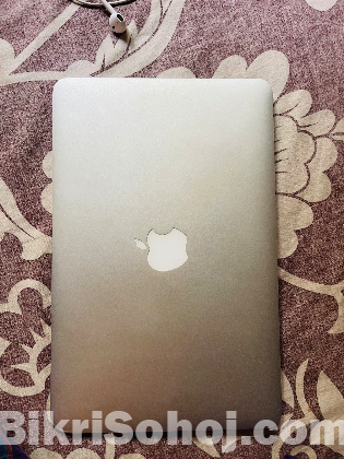 MacBook Air কিনুন; ফ্রেস কন্ডিশন দামাদামি করতে পারবেন।